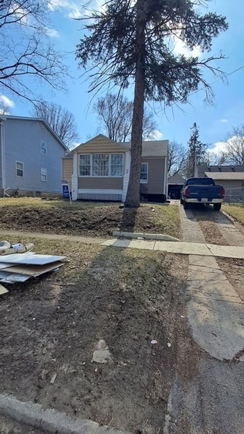 212 W Division St, Bloomington, IL, 61701-1604 | Card Image