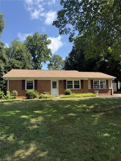 122 Redwood Bnd, King, NC, 27021-9304 | Card Image