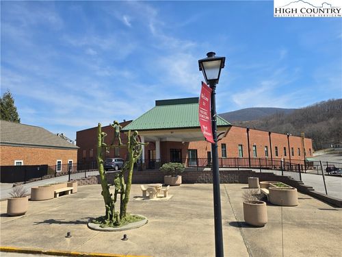 207-207 Jefferson Station Place, West Jefferson, NC, 28694 | Card Image