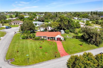 749 Sw Watson Place, House other with 3 bedrooms, 2 bathrooms and 1 parking in Port Saint Lucie FL | Image 2