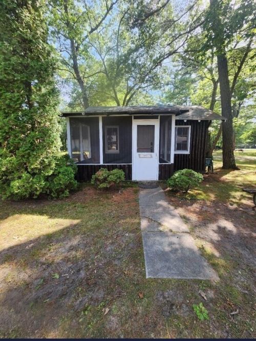 973 Huron St, East Tawas, MI, 48730-9535 | Card Image