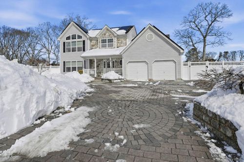 7 Harwood Way, Coram, NY, 11727-2925 | Card Image