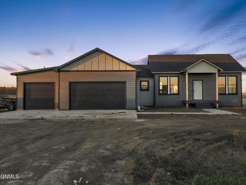 13366 Meadow Creek St, Williston, ND, 58801-9241 | Card Image