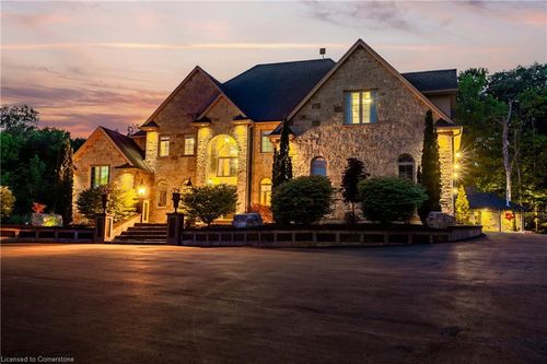 2600 Maple St, Fenwick, ON, L0S1C0 | Card Image