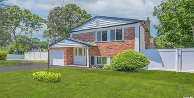 108 Dorchester Road, House other with 5 bedrooms, 3 bathrooms and null parking in Ronkonkoma NY | Image 2