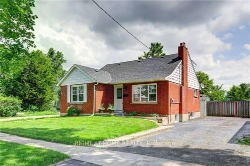 19 Burk St, Oshawa, ON, L1J4C1 | Card Image