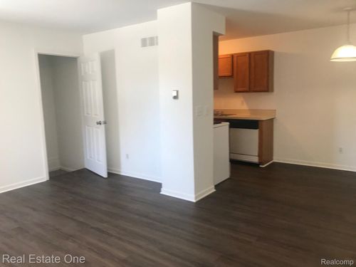 106-28185 Raleigh Crescent Dr, Chesterfield, MI, 48051-2301 | Card Image