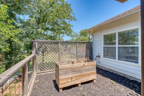 1863 Greenwood Ln, Kingsland, TX, 78639-5944 | Card Image