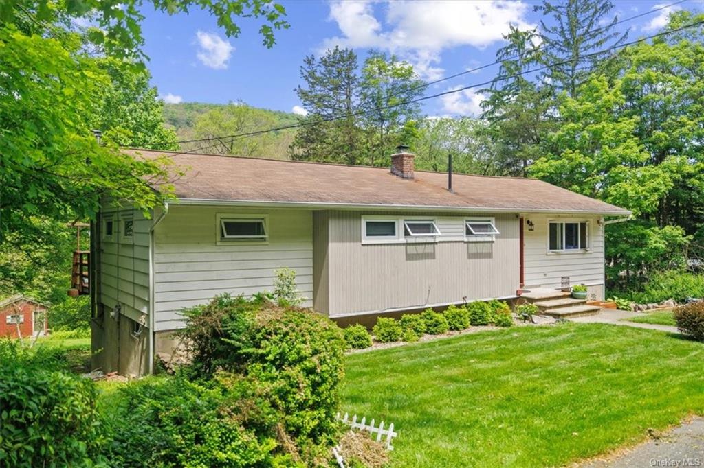 Clove Rd, Salisbury Mills, NY 12577