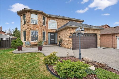 6 Regal Dr, Hamilton, ON, L8W2P4 | Card Image
