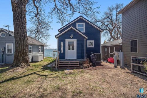 6651 Wentworth Park Dr, Wentworth, SD, 57075-7334 | Card Image