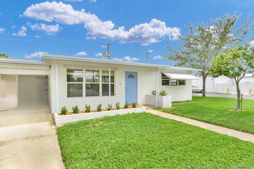 8 Ne 15th Ave, Pompano Beach, FL, 33060-6724 | Card Image