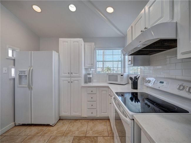 514 Royal Palm Dr, House other with 3 bedrooms, 3 bathrooms and 4 parking in Port Aransas TX | Image 13
