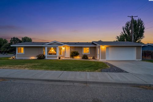 8606 W Yellowstone, Kennewick, WA, 99336 | Card Image