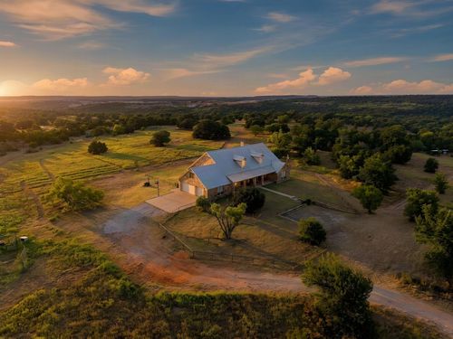 4350 Village Bend Rd, Mineral Wells, TX, 76067-1206 | Card Image