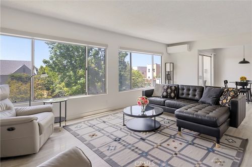 27-4343 Finley Avenue, Los Angeles, CA, 90027 | Card Image