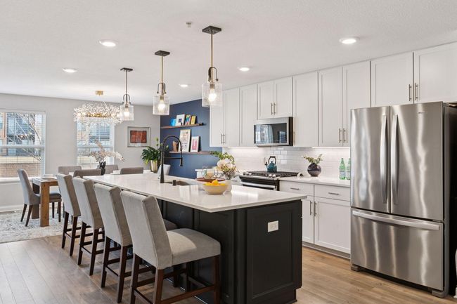 641 Village Dr, Townhouse with 4 bedrooms, 4 bathrooms and null parking in New Brighton MN | Image 12