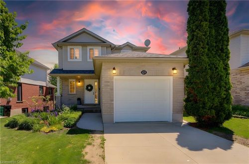 109 Marl Meadow Dr, Kitchener, ON, N2R1L4 | Card Image