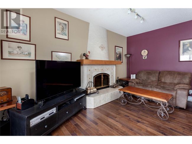 6655 Cosens Bay Rd, House other with 7 bedrooms, 5 bathrooms and 8 parking in Coldstream BC | Image 24