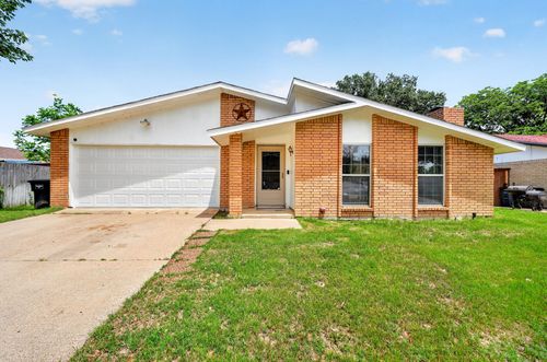4036 Seven Gables St, Fort Worth, TX, 76133-7521 | Card Image