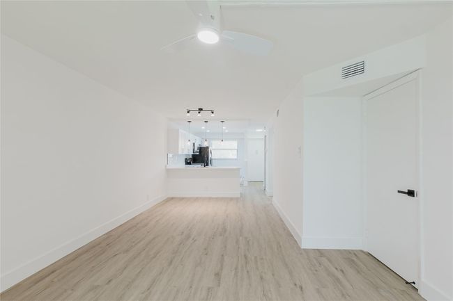 APT-205 - 7579 Nw 79 Th Ave, Condo with 2 bedrooms, 2 bathrooms and null parking in Tamarac FL | Image 9