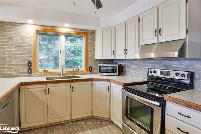 1036 Phyllimar Lane, House other with 5 bedrooms, 3 bathrooms and 5 parking in Port Carling ON | Image 7