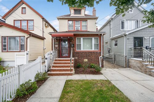 8985 219th Street, New York, NY, 11427 | Card Image