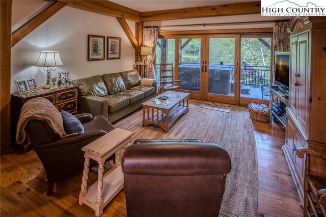 Living Area on First Level | Image 5