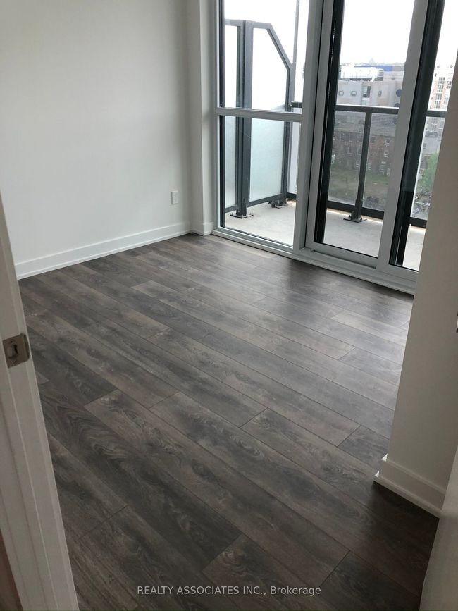 1009 - 30 Ordnance St, Condo with 2 bedrooms, 1 bathrooms and null parking in Toronto ON | Image 4