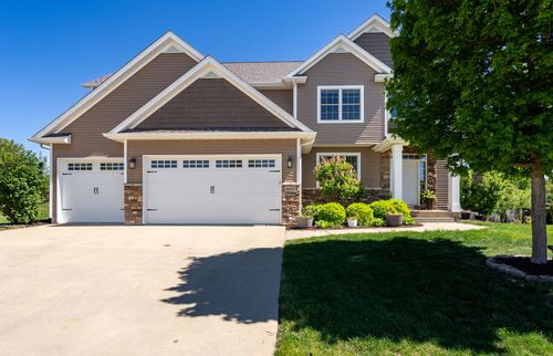6151 Spring Cir, Davenport, IA, 52807-6301 | Card Image