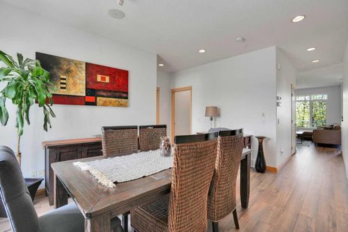 6 Discovery Woods Villas Sw, Calgary, AB, T3H5A6 | Card Image