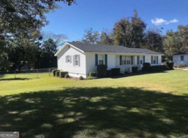 105 Laurel Dr, House other with 2 bedrooms, 1 bathrooms and 2 parking in cochran GA | Image 19