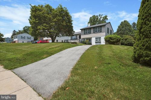 301 W Marshall St, WEST CHESTER, PA, 19380-2211 | Card Image