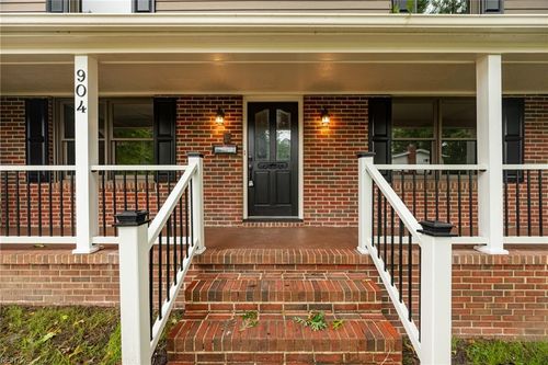 904 Loraine Cir, Newport News, VA, 23608-2515 | Card Image