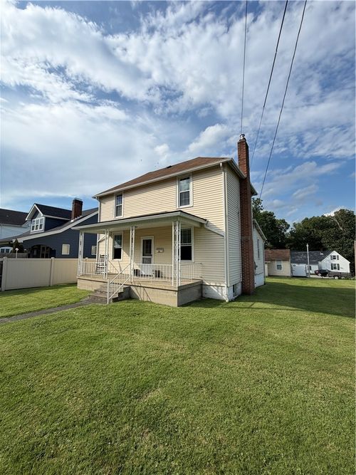 312 E Georgia Ave, Connellsville, PA, 15425-2250 | Card Image