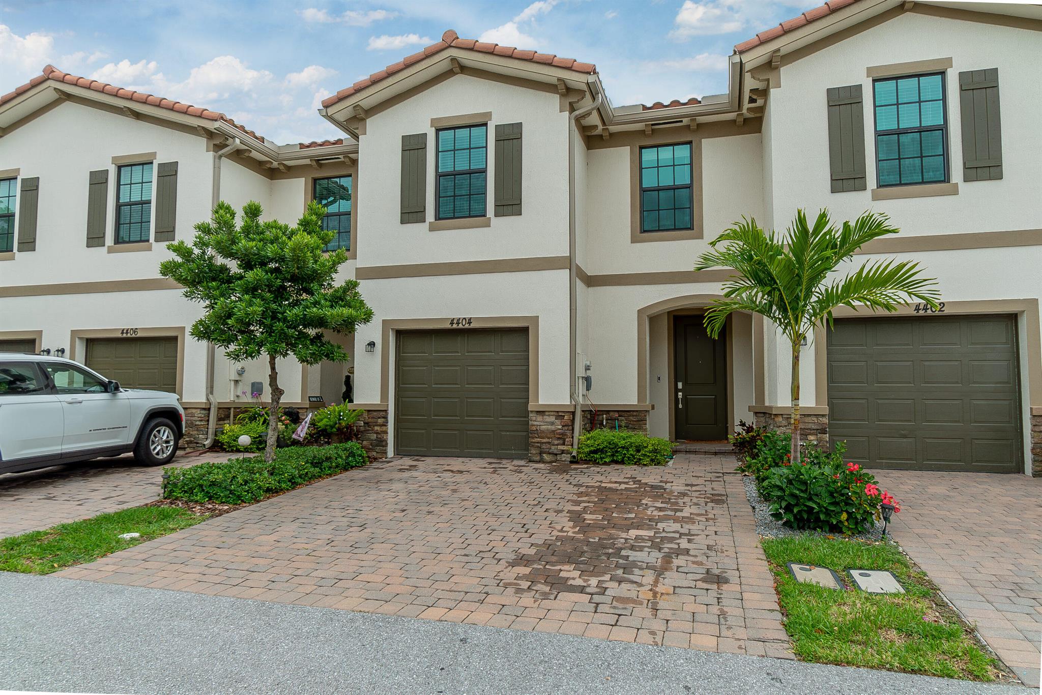 Hemlock Dr, Riviera Beach, FL 33410