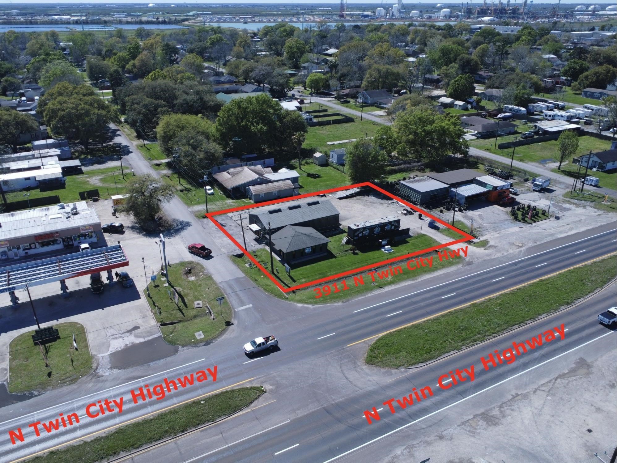 3911 N Twin City Hwy, Nederland, TX 77627