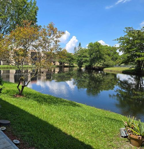 apt-102-302 Lakeview Dr, Weston, FL, 33326-1313 | Card Image
