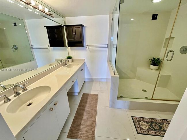 APT-1009 - 1000 Quayside Ter, Condo with 2 bedrooms, 2 bathrooms and null parking in Miami FL | Image 13