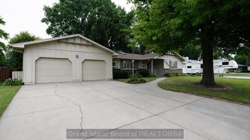 2812 Kingston Cir, Grand Island, NE, 68803-2510 | Card Image
