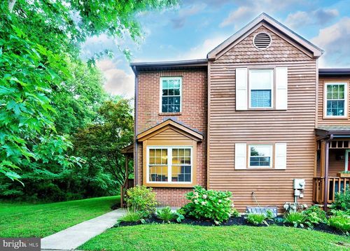 111 Honeylocust Ct, COLLEGEVILLE, PA, 19426-2949 | Card Image