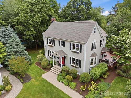 4 Honey Ct, Metuchen, NJ, 08840-2600 | Card Image