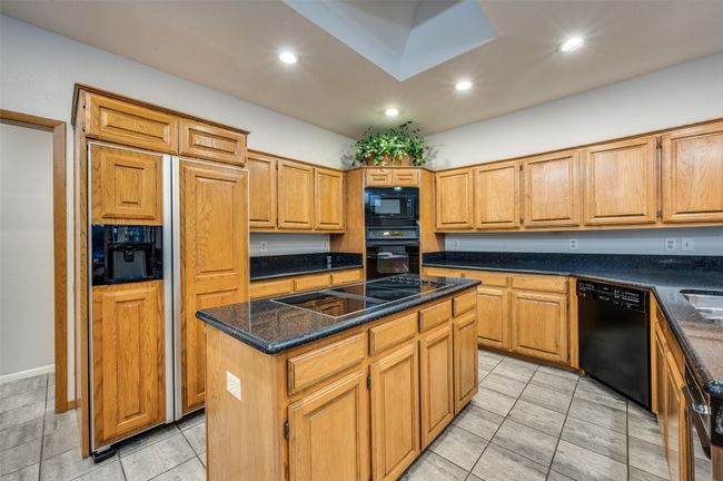 Kitchen with pantry | Image 12