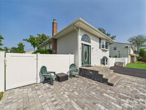 147 Connetquot Rd, Oakdale, NY, 11769-2117 | Card Image