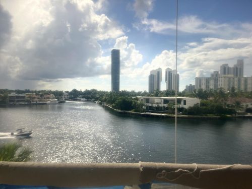 4j-19667 Turnberry Way, Miami, FL, 33180-2508 | Card Image