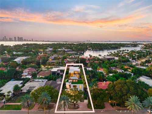2053 N Bay Rd, Miami Beach, FL, 33140-4564 | Card Image