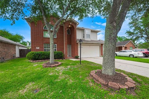 215 Pebble Canyon Ln, Dickinson, TX, 77539-6373 | Card Image