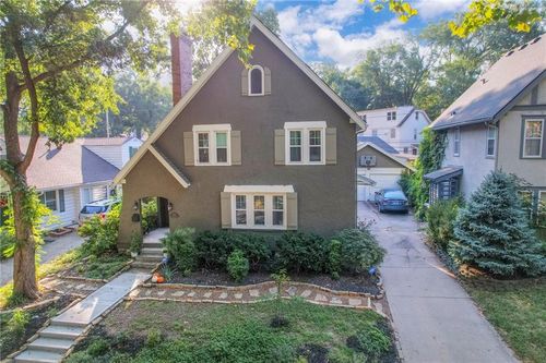 6541 Edgevale Rd, Kansas City, MO, 64113-2328 | Card Image