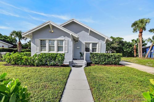415 Greenbriar Dr, Lake Park, FL, 33403-2627 | Card Image