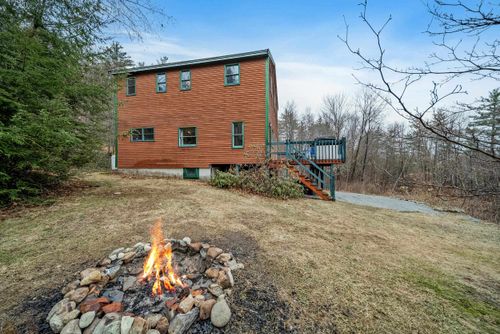 228 Patch Rd, Henniker, NH, 03242-4324 | Card Image
